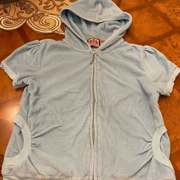 Juicy Couture Capri Sweat Suit - Picture 9 of 9
